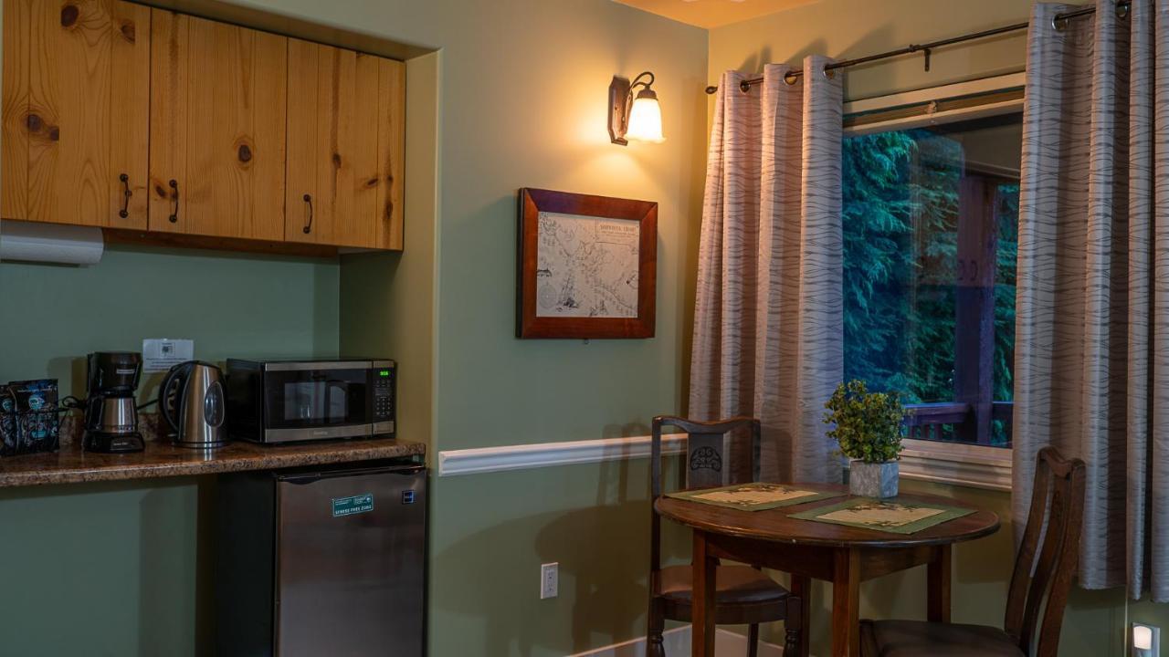 Wild Pacific Guest Suites Ucluelet Eksteriør bilde
