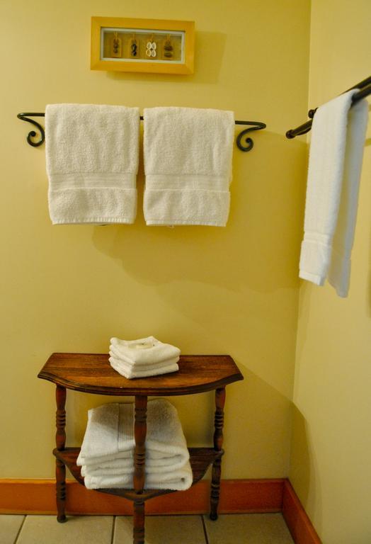 Wild Pacific Guest Suites Ucluelet Eksteriør bilde